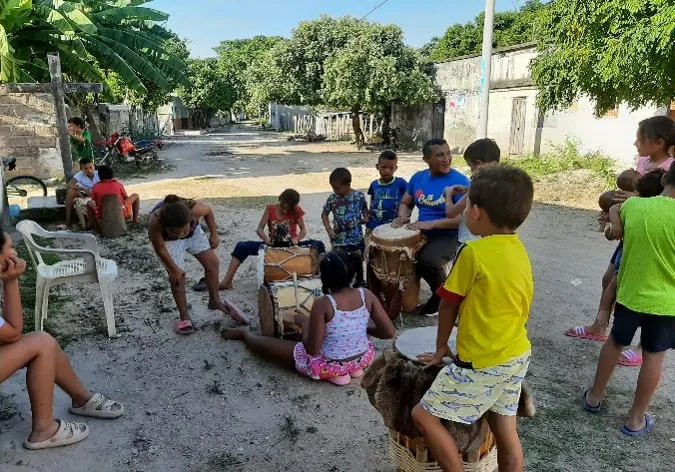 Talleres de enseñanza de música tradicional, instrumentos y bailes cantao's de tambora — Fundación El Chandé (foto 4 de 11).