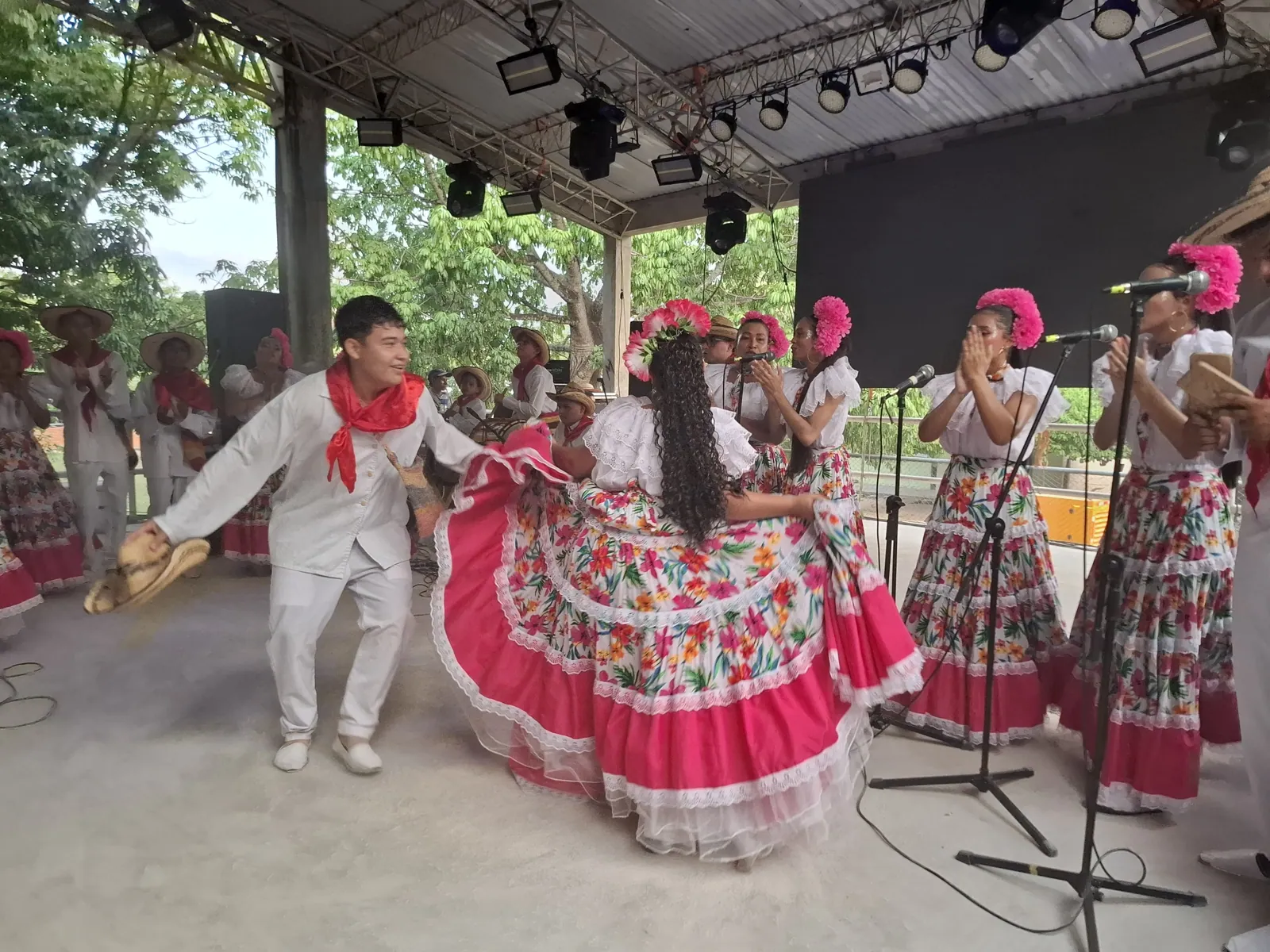 Presentación tradicional — Fundación El Chandé (foto 12 de 19).